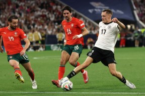 赛地聚焦——欧联国际比赛日热度飙升；巴塞罗那战术微调；震撼外界；细节决定成败的简单介绍