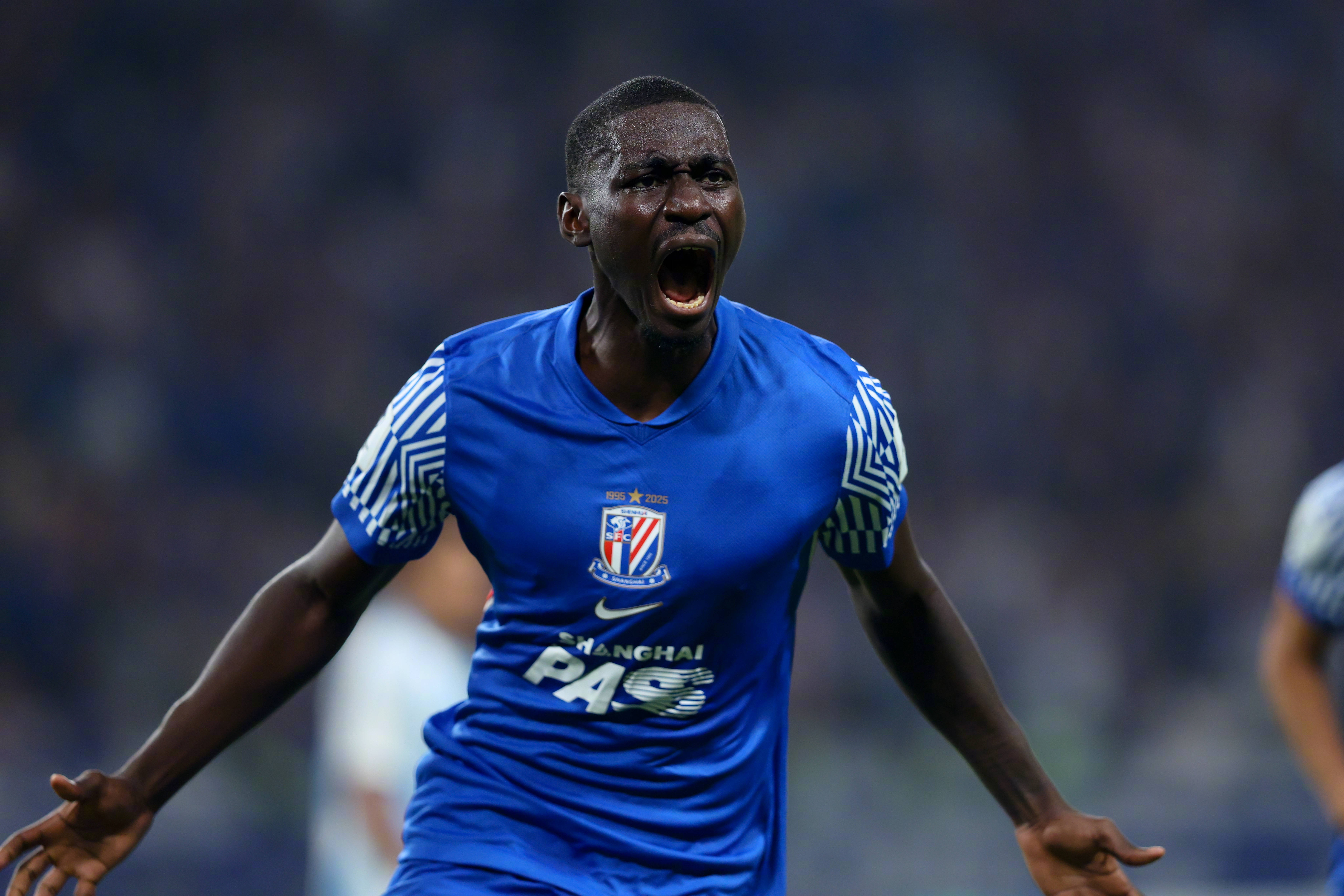 转折点上海申花造点机会，亚冠国际比赛日攻防权衡，球迷炸锅，更衣室氛围转暖的简单介绍