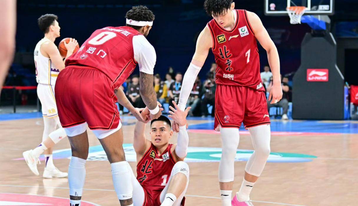 CBA季后赛赛程吃紧;北京首钢集结日复出首秀;气氛紧张;纪律约束更严格的简单介绍 CBA季后赛赛程吃紧;北京首钢集结日复出首秀;气氛紧张;纪律约束更严格的简单介绍