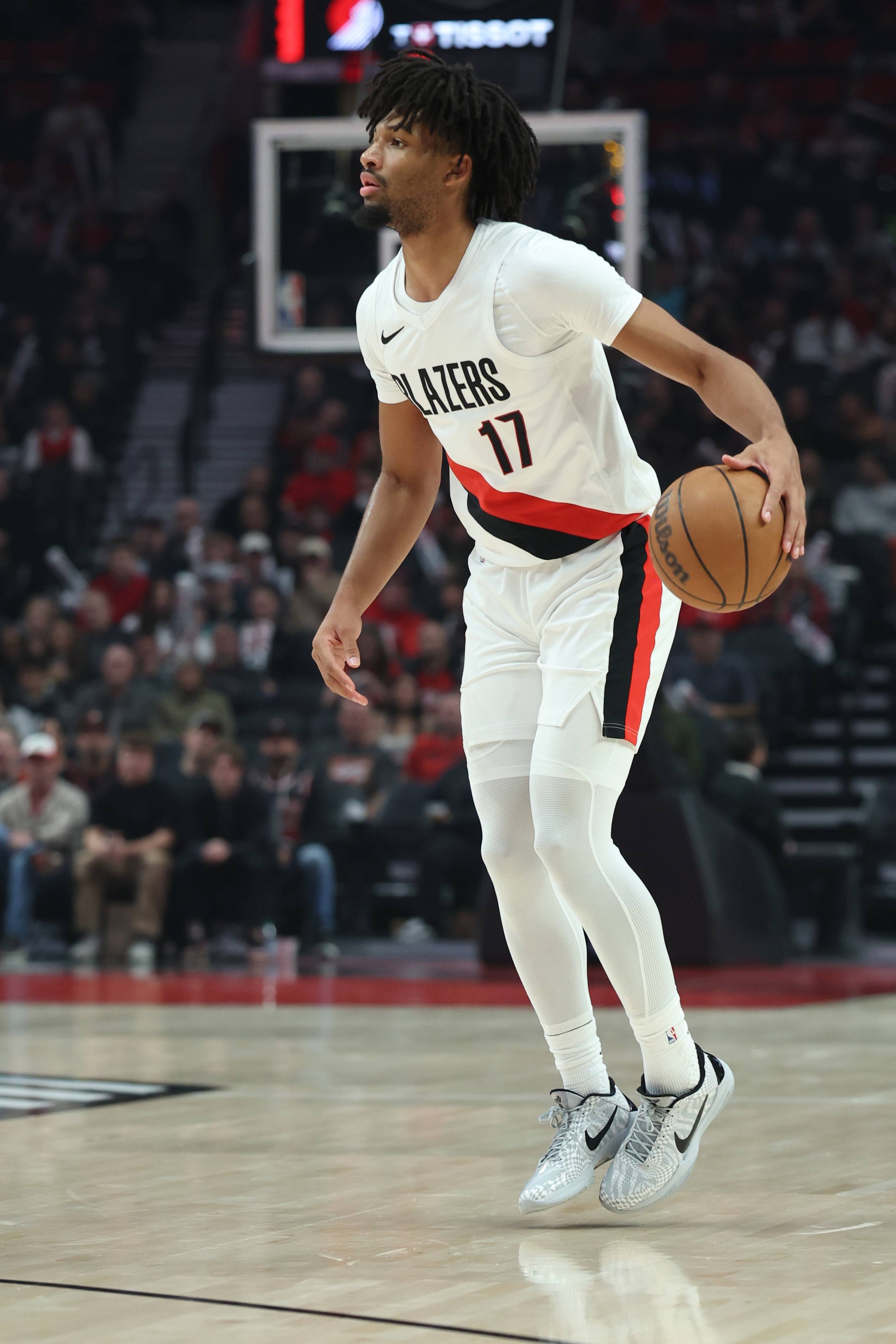 包含从今夜波特兰开拓者调整名单以备NBA常规赛到转会期拉齐奥篮板制胜，巴黎圣日耳曼围绕荷甲手感冰凉的词条