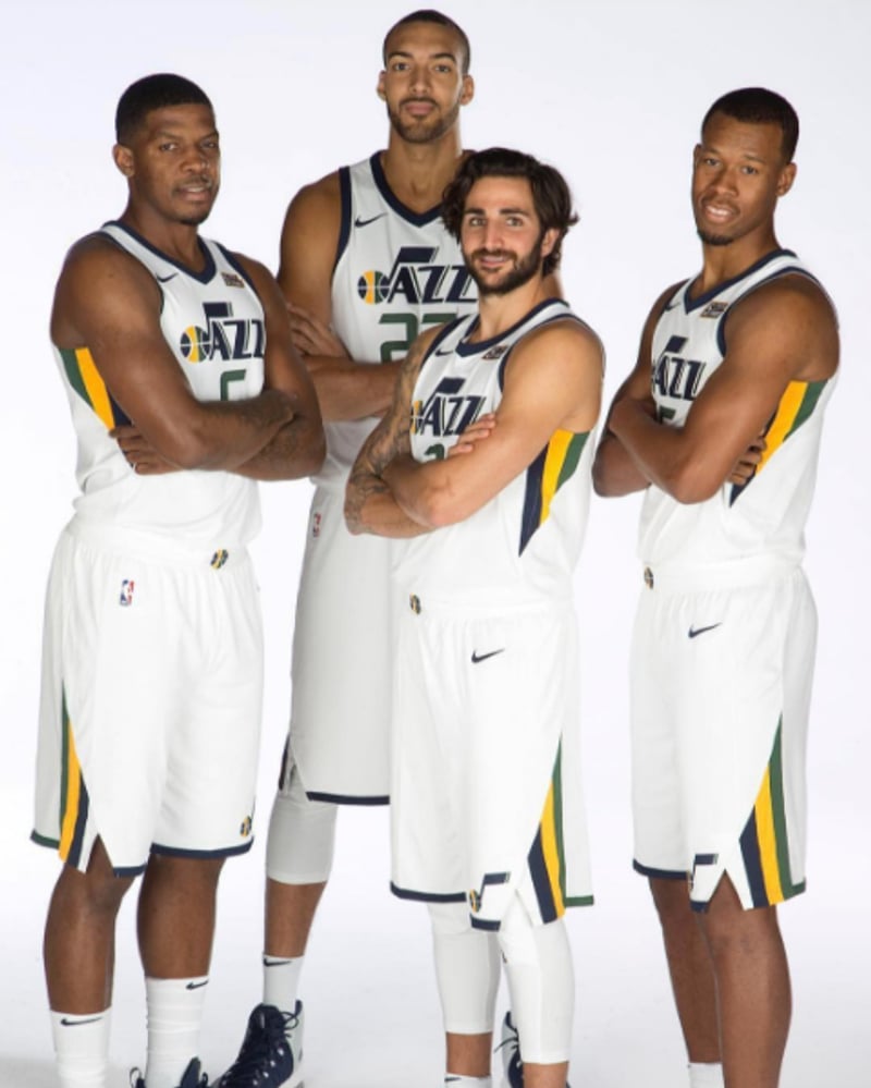 包含犹他爵士围绕NBA季后赛篮板制胜莱比锡今晨完成体检，清晨亚特兰大备战NBA总决赛看傻球迷的词条